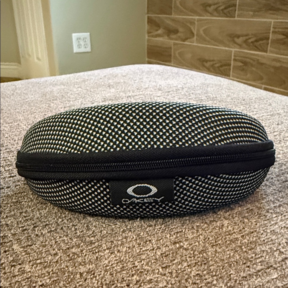 Oakley Black and White Textured Zip Sunglasses Case